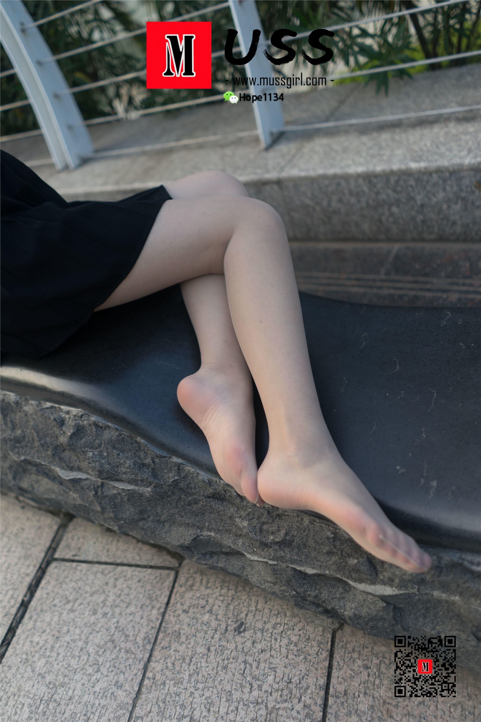 MussGirl慕丝女郎  NO.128 第一次约拍穿丝袜小姐姐